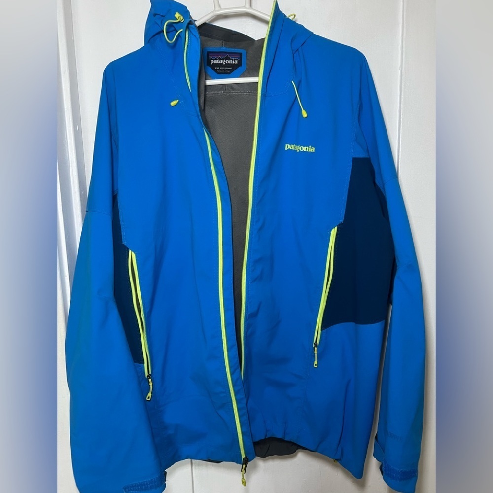 Men’s Patagonia jacket. SIZE XXL. Like new condition.